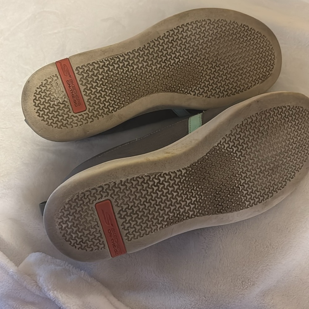 Skechers air cooled,GoGa  Mat gently used. - Picture 4 of 4